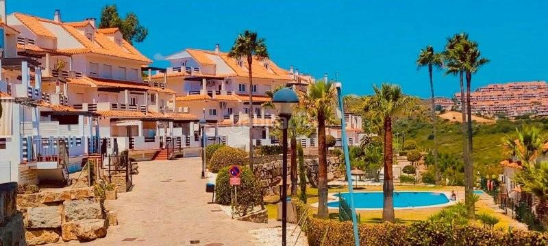 Foto f1cd4ba4-54a8-438c-94db-df09867591d1. Alquiler casa pareada alquiler de adosado dúplex exclusivo con vistas al mar en sabinillas en Manilva