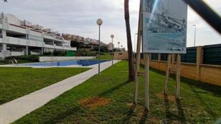 Piso en Doña Julia Golf. Bonito piso con gran terraza, garaje y trastero, no le falta det