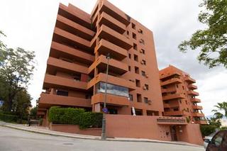Pis a Puerto de Estepona. Se vende acogedora vivienda de dos dormitorios en zona puerto es