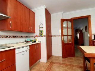 Rent Flat in Camino de Antequera. Ideal piso de 4 dormitorios con buena ubicación, venga a verlo!
