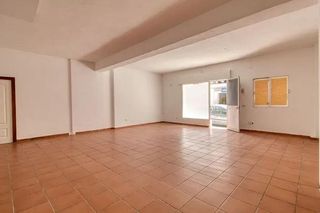 Locale commerciale in San Luis de Sabinillas. Venta de local comercial en pleno corazón de sabinillas
