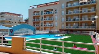 Miete Etagenwohnung in San Luis de Sabinillas. Luminoso apartamento en alquiler  playa y piscina comunitaria