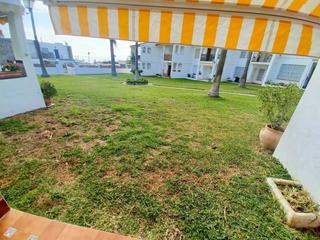 Flat in Alcorrín. En venta bajo en primera línea de playa en sabinillas