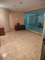 Lloguer Local Comercial a Sierra de Estepona - Avda. de Andalucía. Fantástico  local en estepona muy bien situado. 40 m2 transforma