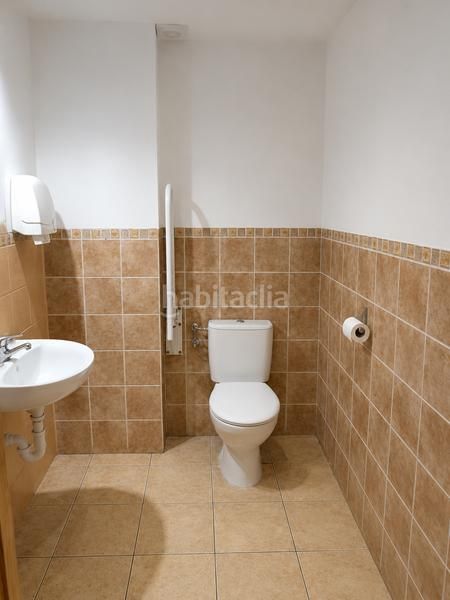 Foto b5267a53-b775-48ef-a756-62071310cb98. Local comercial a Centro Estepona