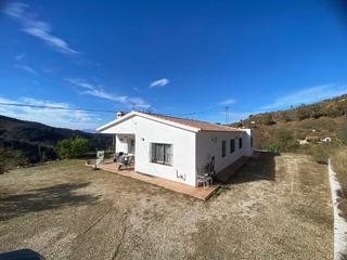 Fondo rustico in Olías. En los montes de málaga, se encuentra a la venta esta atractiva