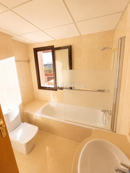 Foto 5ffa0587-5595-4531-b890-32692e9fd281. Pis amb calefacció aparcament piscina a puerto de Estepona Estepona