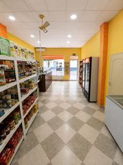 Local Comercial a Centro. Se vende local comercial en pleno funcionamiento en el centro de