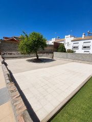 Fondo rustico in Zona Calvario. Venta de una parcela urbana en estepona  avenida andalucía