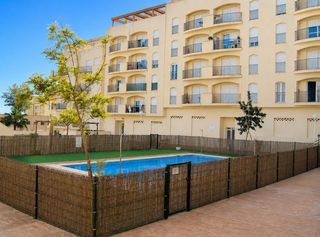Pis en San Luis de Sabinillas. En venta un  exclusivo piso en segunda l�nea al mar