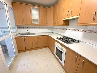 Flat in Teatinos. Estupenda vivienda en la zona de hacienda capitán. 4d2bgpiscina