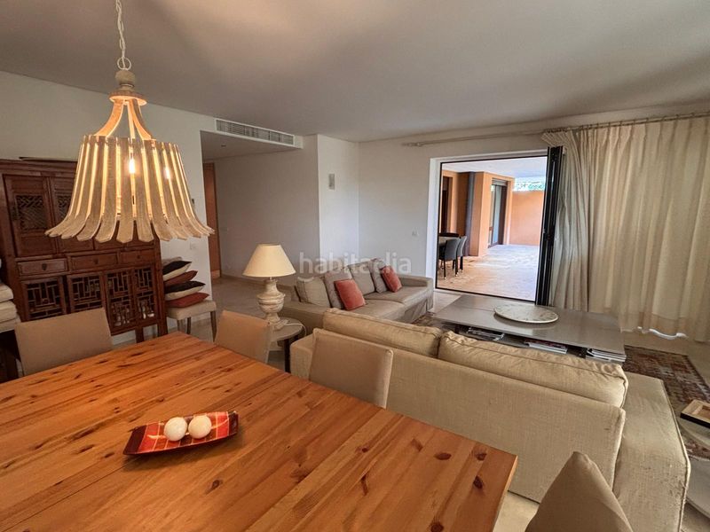 Foto c881e4c0-2237-42d9-a353-2a0499380f13. Pis amb calefacció aparcament piscina a puerto de Sotogrande-la marina Sotogrande