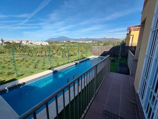 Doppelhaus in Bel - Air. Adosada independiente con vistas panorámicas y piscina privada