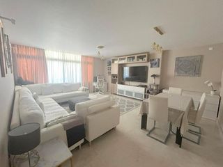 Etagenwohnung en Chullera. Adosada independiente con vistas panor�micas y piscina privada