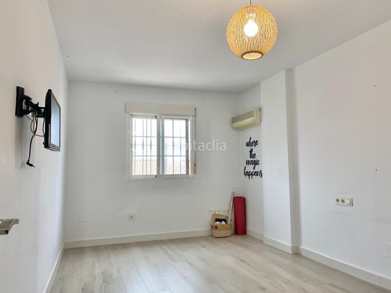 Foto 67a1e9f7-607a-42e7-b5a7-dfa050d34f94. Casa aparellada amb calefacció aparcament a San Alberto - La Alcubilla - Florisol Málaga