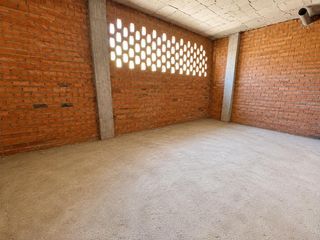 Alquiler Local Comercial en San Luis de Sabinillas. En alquiler local de mas de 58 metros construidos con ventilacio
