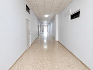 Rent Business premise in San Luis de Sabinillas. En alquiler local de mas de 58 metros construidos con ventilacio
