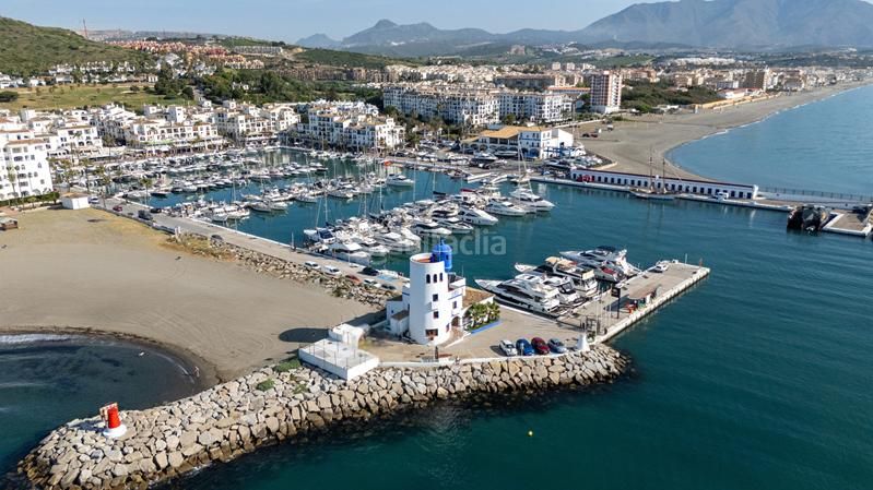 Foto ec9583fb-ce80-4557-9747-d7a182fffd4c. Pis amb piscina a San Luis de Sabinillas Manilva