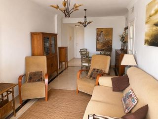 Pis a El Castillo. Luminoso apartamento en venta con amplias zonas comunes, piscina
