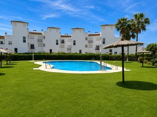 Etagenwohnung in El Castillo. Luminoso apartamento en venta con amplias zonas comunes, piscina
