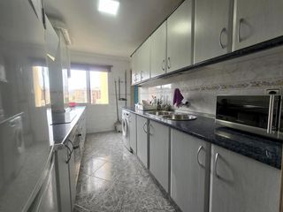 Alquiler Piso en Portada Alta - Pol. Crta. De Cártama. Amplio piso y luminoso con 3 dormitorios, en barriada los corazo