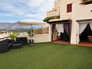 Pis a San Luis de Sabinillas. Planta baja con jardín privado, gran terraza y sensación de vivi