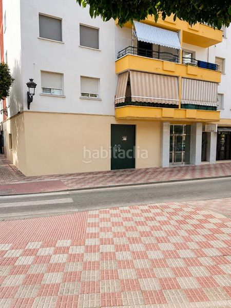 Foto 68dbfae2-4661-4f7d-85fd-f642747288f4. Alquiler local comercial  en esquina de 101 m en alquiler gran visibilidad y ubicación estratégica en Estepona