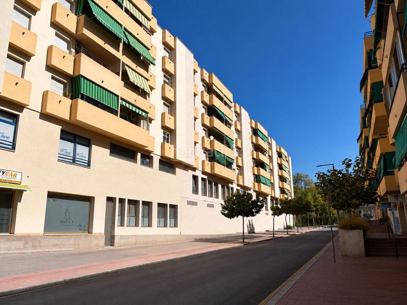 Foto 74f09a76-f8b1-4805-bfce-cf82b97e5f9e. Alquiler local comercial  en alquiler en pleno Centro 30 m con 6 metros de fachada en Estepona