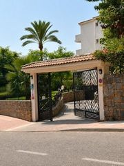 Lloguer Aparcament cotxe a San Luis de Sabinillas. Plaza de garaje en alquiler en urbanización privada