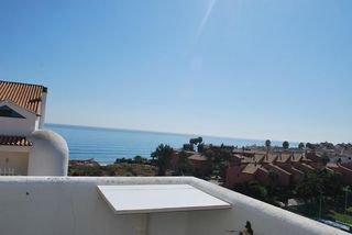 Miete Dachwohnung in Estepona Golf. Alquiler espacioso ático triplex en estepona!
