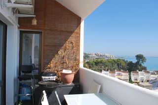 Rent Penthouse in Estepona Golf. Alquiler espacioso ático triplex en estepona!