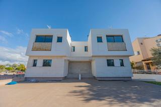 Maison jumelée à Port d´Alcúdia-Platja dÁlcúdia. Nueva promoción en venta de casas adosadas sostenibles con jardí