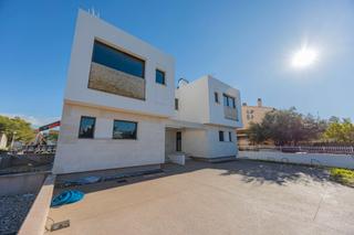 Towny house in Port d´Alcúdia-Platja dÁlcúdia. Nueva promoción en venta de casas adosadas sostenibles con jardí