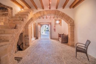 Country house in Ciutat d´Alcúdia. Encantadora casa en venta de pueblo con licencia turística situa