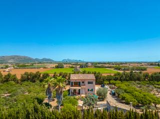Masia a Sa Pobla. Espaciosa finca rustica con vistas a la montaña en venta en sa p