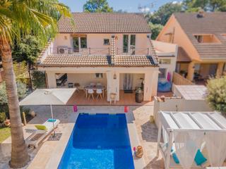 Chalet à Sa Pobla. Villa contemporánea en venta con piscina privada cerca de pollen