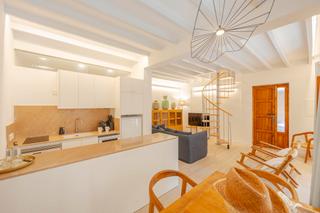 Chalet à Pollença Poble. Casa en venta íntegramente renovada y redistribuida en dúplex y