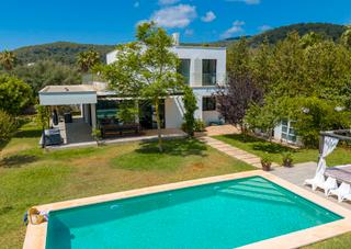Xalet a Sa Pobla. Villa moderna y exclusiva en zona residencial de crestatx, próxi