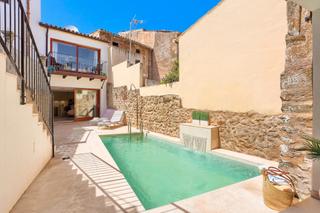 Bauernhof in Pollença Poble. Casa en venta con amplia terraza y piscina cerca del centro hist