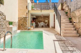 Masia a Pollença Poble. Casa en venta con amplia terraza y piscina cerca del centro hist