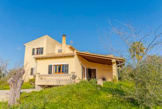 Casale in Gran Via de Colom. Chalet con privacidad, terreno y vistas inmejorables en el entor