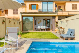 Casa aparellada a Selva. Casa adosada en venta con vistas a la sierra de tramuntana, en m