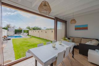 Casa aparellada a Selva. Casa adosada en venta con vistas a la sierra de tramuntana, en m