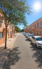 Casa aparellada  C. pilas. Casa en venta en palomares del río