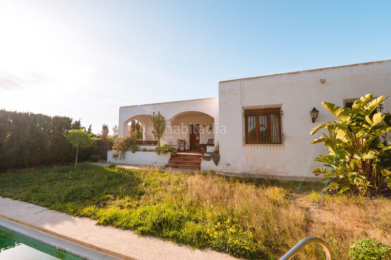 Foto 16427dc6-4290-4235-aea7-c2f392423ac5. Xalet amb piscina a Retamar Almería