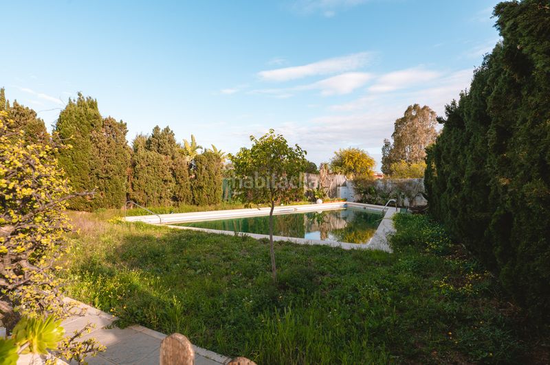 Foto efdc86d4-00f4-491d-b15c-095d4140e00a. Xalet amb piscina a Retamar Almería