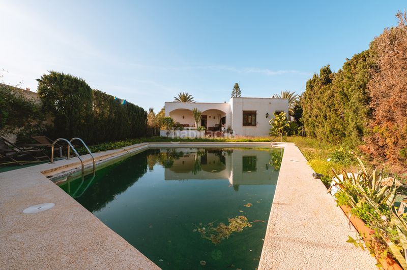 Foto fbd12671-a830-40f5-8be2-9ca0a0b0b6c0. Xalet amb piscina a Retamar Almería