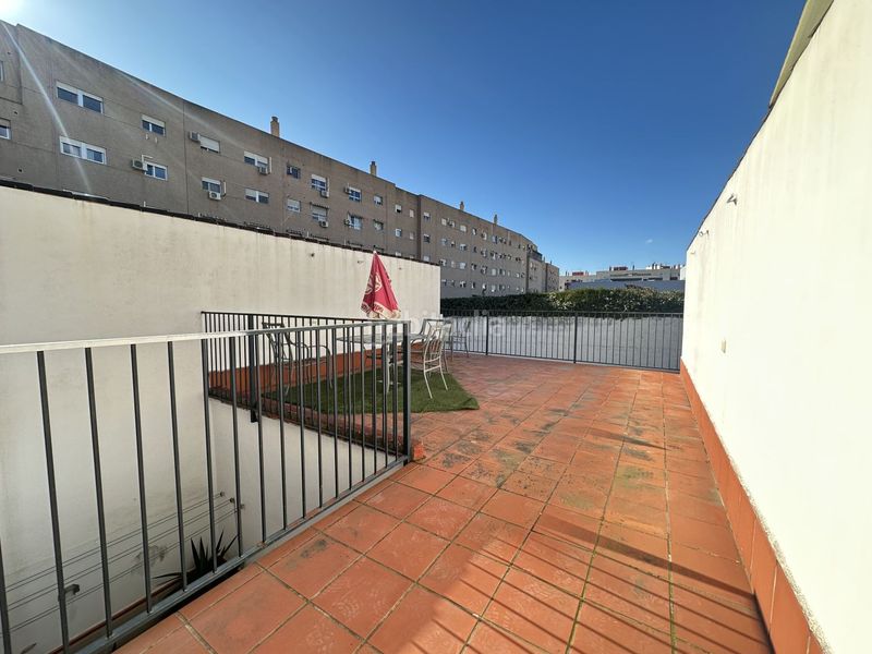 Foto 06197970-a3b2-4075-bd21-f607825d0c8c. Casa amb aparcament a Joaquina Eguaras Granada