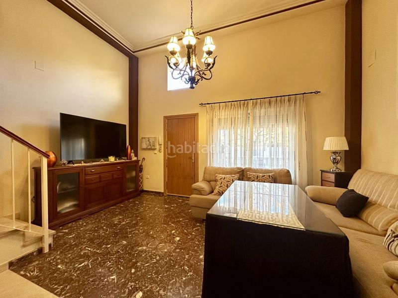 Foto 4d006e36-869f-4905-b275-dd9e41f5c048. Casa amb aparcament a Joaquina Eguaras Granada