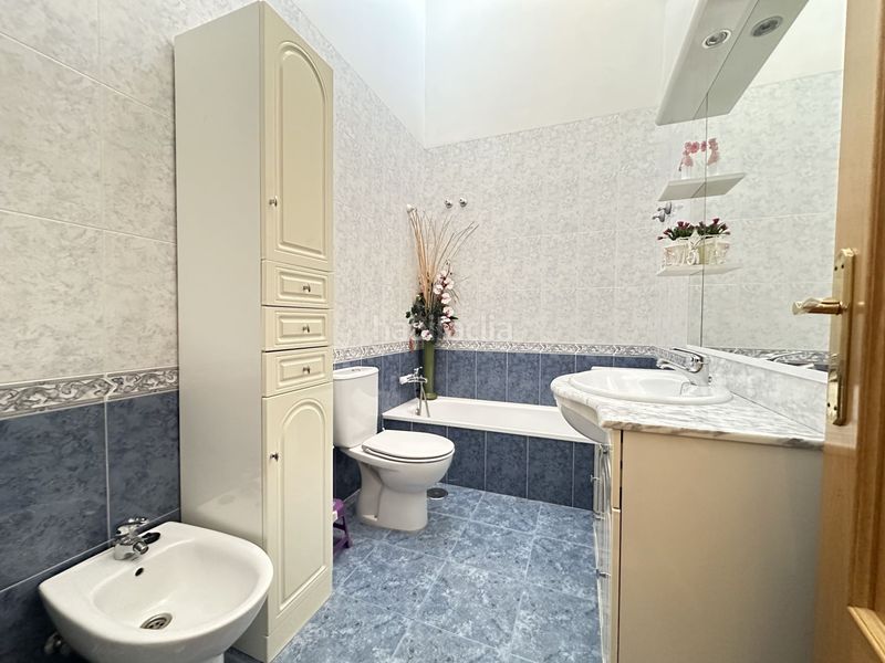 Foto abd81896-d34e-4c23-b4bf-74fb708a566d. Casa amb aparcament a Joaquina Eguaras Granada